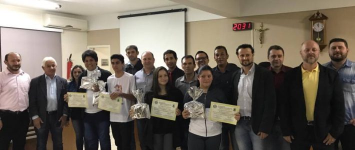 Homenagem a alunos hervalenses vencedores do Concurso Oratória nas Escolas promovido pela JCI marcou a sessão da Câmara de Vereadores de Herval d’Oeste desta segunda-feira