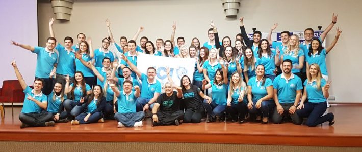 Projeto “Caçadores de Bons Exemplos” emociona e inspira público Projeto “Caçadores de Bons Exemplos” emociona e inspira público